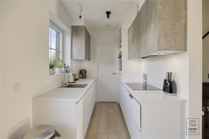 Newly built house (2023) with 5 bedrooms on prime location i