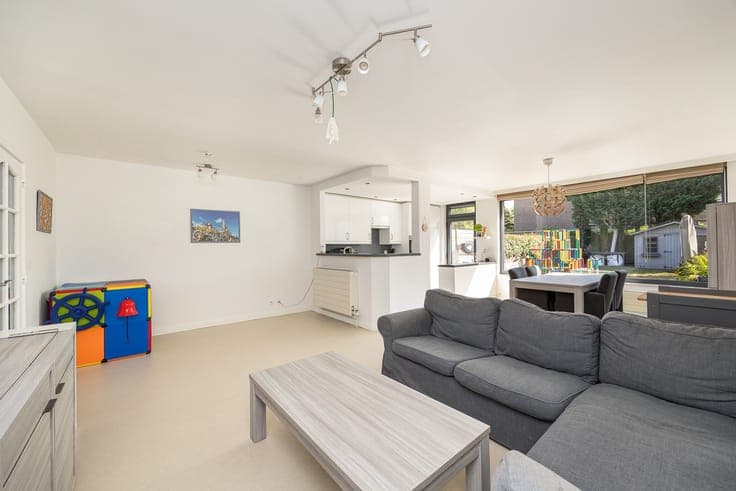 Ruime gezinswoning met garage, 4 slaapkamers en zuidgeric...