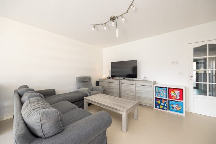 Ruime gezinswoning met garage, 4 slaapkamers en zuidgeric...
