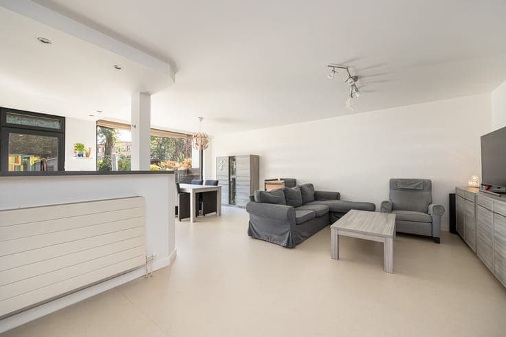 Ruime gezinswoning met garage, 4 slaapkamers en zuidgeric...