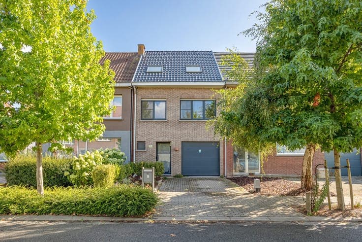 Ruime gezinswoning met garage, 4 slaapkamers en zuidgeric...