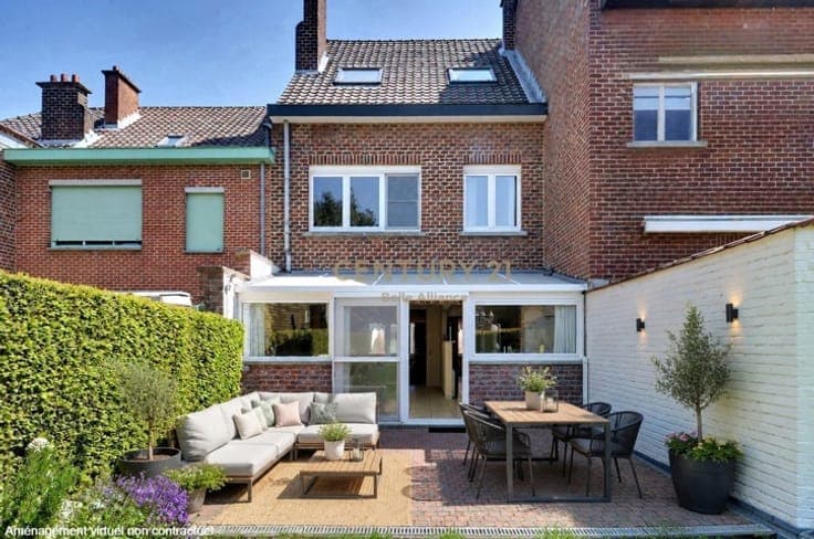Bel-étage with a garden next to the living room in Braine-l’