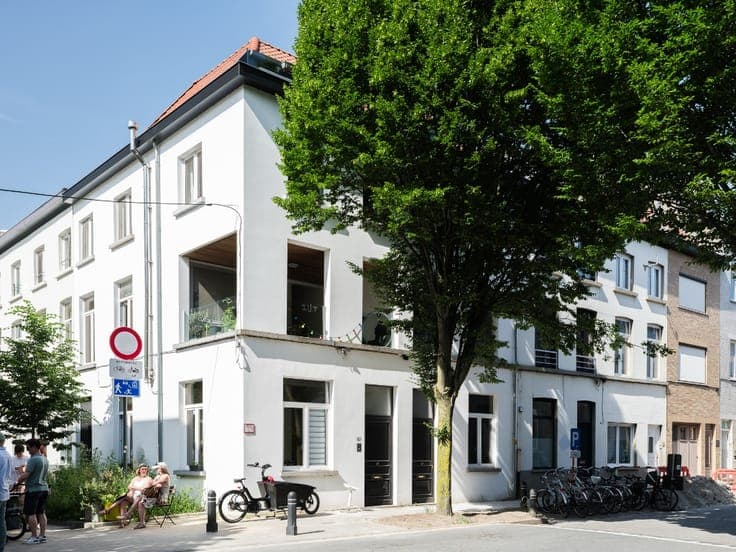 Hoekwoning met aangenaam volumespel, 3 slaapkamers, apart...