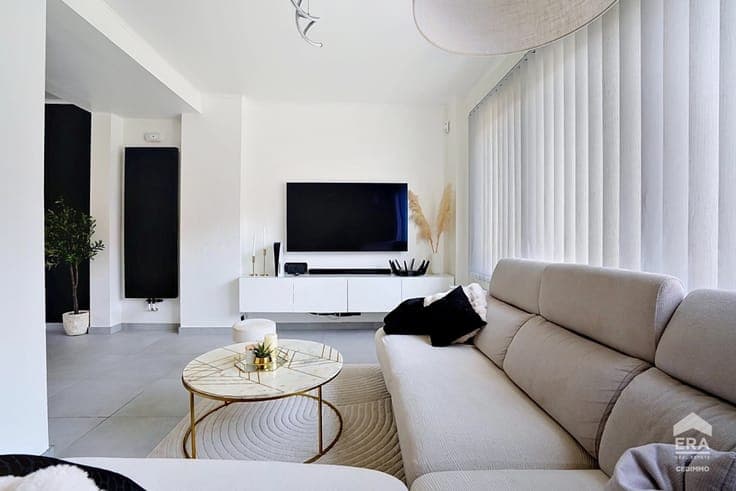 BRIGHT FAMILY HOME WITH GARDEN AND MULTIPURPOSE SPACE