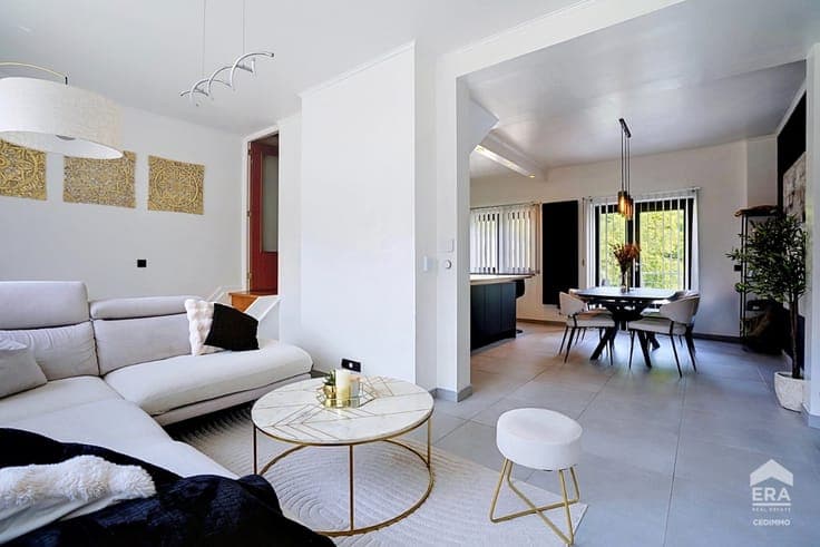 BRIGHT FAMILY HOME WITH GARDEN AND MULTIPURPOSE SPACE