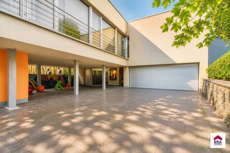 Luxury villa with pool in Berchem-Sainte-Agathe