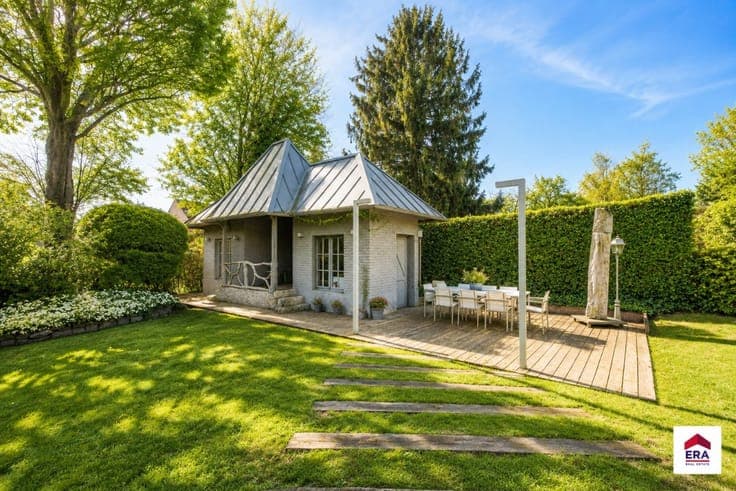 Luxury villa with pool in Berchem-Sainte-Agathe