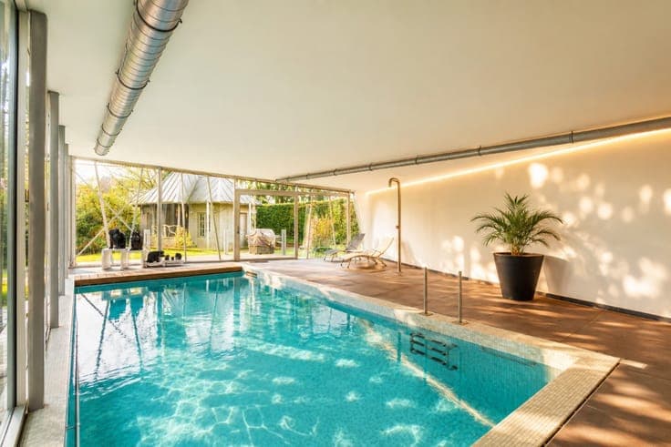 Luxury villa with pool in Berchem-Sainte-Agathe