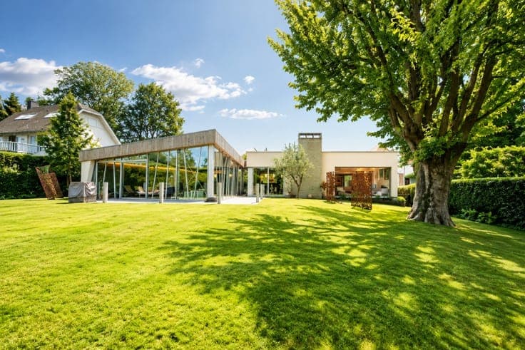 Luxury villa with pool in Berchem-Sainte-Agathe