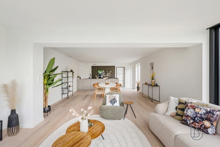 Top-location, high-quality new-build home, stylishly finishe