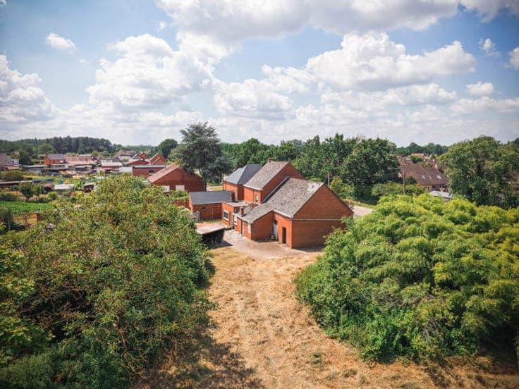 Renovatiewoning op prachtig perceel van ruim 1 ha