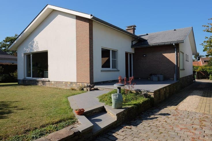 Characterful Detached Bungalow with Spacious Garden.