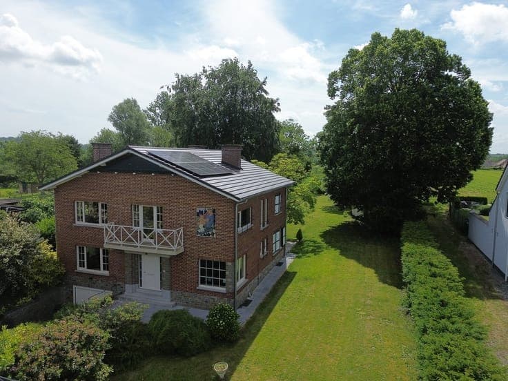 VERY NICE OPEN-PLAN HOME WITH 7 ROOMS