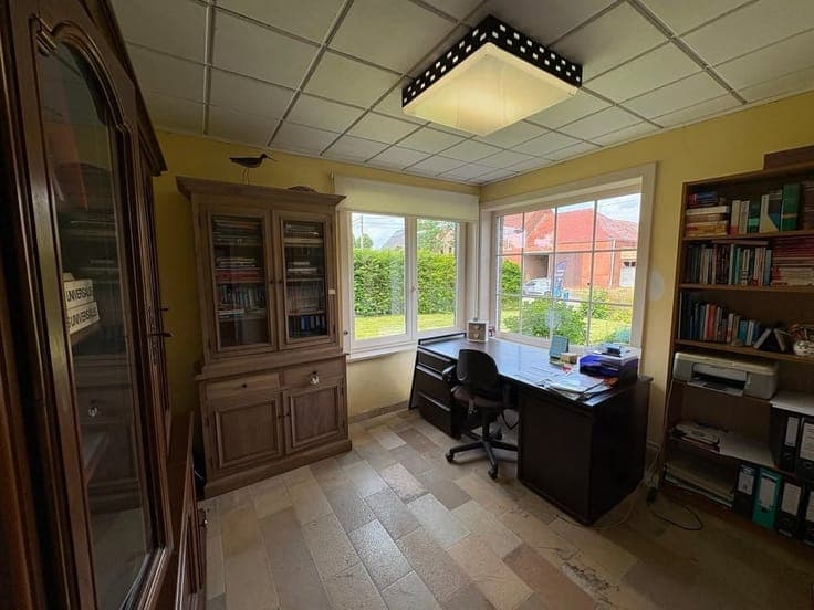 VERY NICE OPEN-PLAN HOME WITH 7 ROOMS