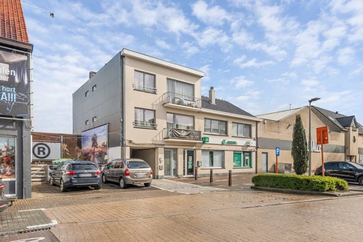 Sale - Building Koersel - 655,000 €