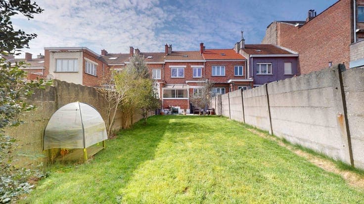 BASILIQUE - Renovated 2-bedroom house with study and garden
