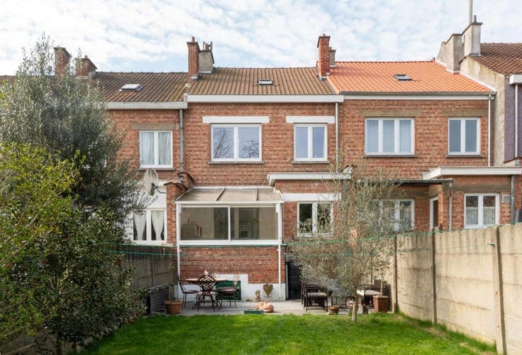 BASILIQUE - Renovated 2-bedroom house with study and garden