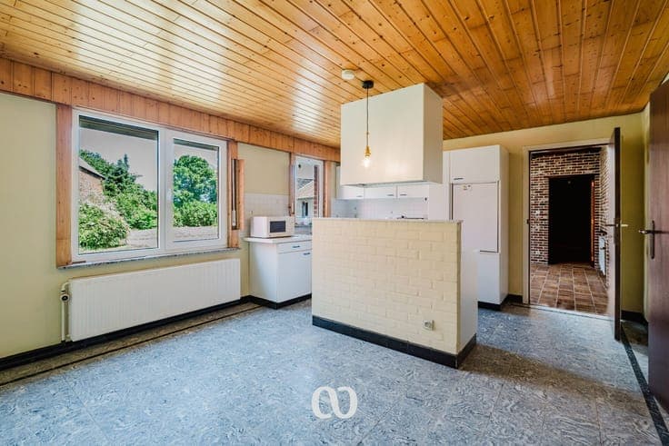 House with garage, meadow and sunny garden in Melden