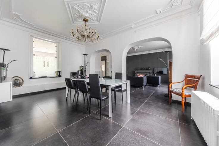 Magnificent property on 1.5 hectares near Charleroi Airport