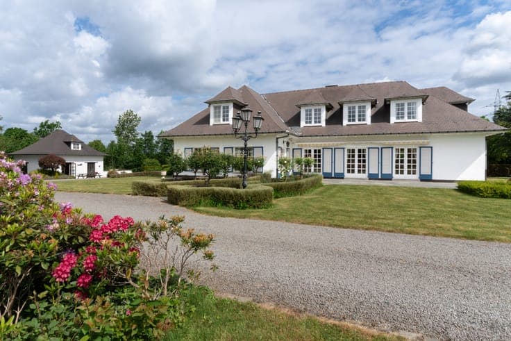Exceptional villa and private estate spanning 1.7 ha - Kesse