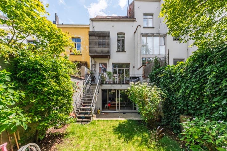 Franz Merjay - Elegant bright family home with garden
