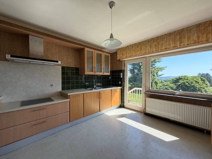 JOLIE VILLA DE PLAIN-PIED avec magnifique jardin dans cadre