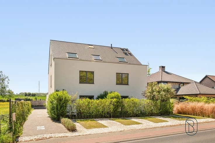 Exclusieve villa met 7 slpk, zwembad en tuin met open zicht