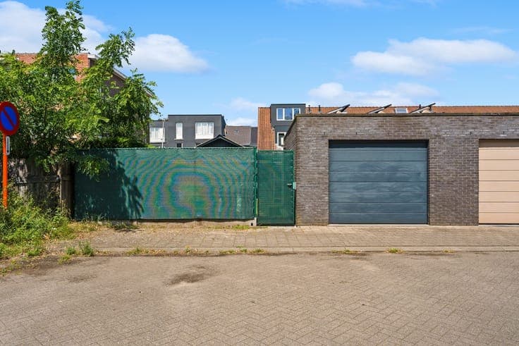 Instapklare HOB met 4 slaapkamers, garage en tuin