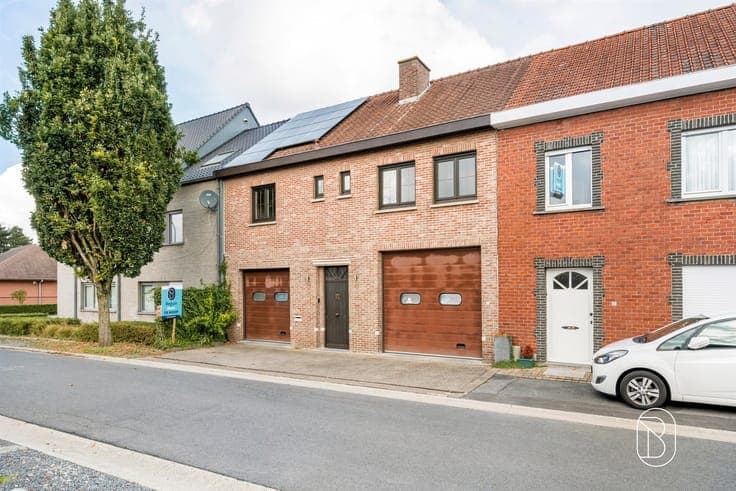 Spacious home with a studio, an office, and no fewer than 3