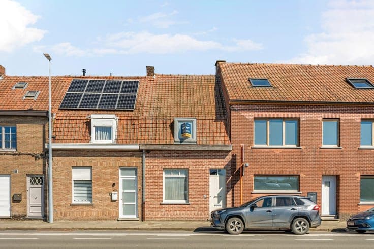 Partly renovated 2-bedroom house with spacious attic and ga