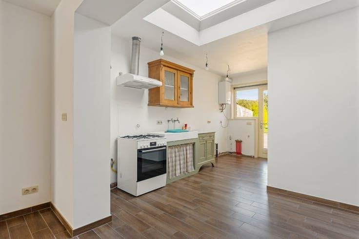 Partly renovated 2-bedroom house with spacious attic and ga