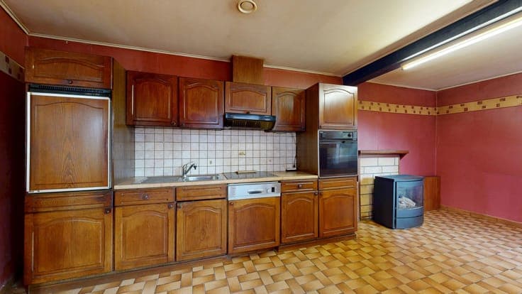 Maison d'habitation 2 ch érigée sur un vaste terrain !