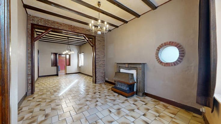 Maison d'habitation 2 ch érigée sur un vaste terrain !