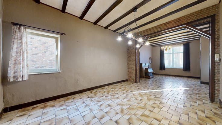 Maison d'habitation 2 ch érigée sur un vaste terrain !