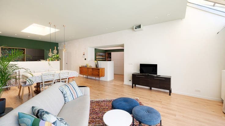 Spacious family home with commercial space in prime locatio