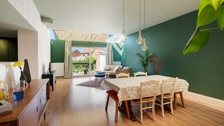 Spacious family home with commercial space in prime locatio
