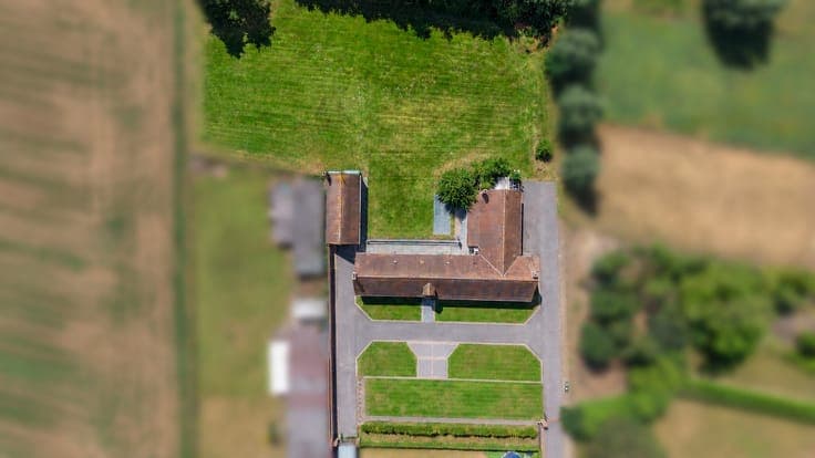 Prachtig gelegen villa met 5 slaapkamers, garage en ruime...