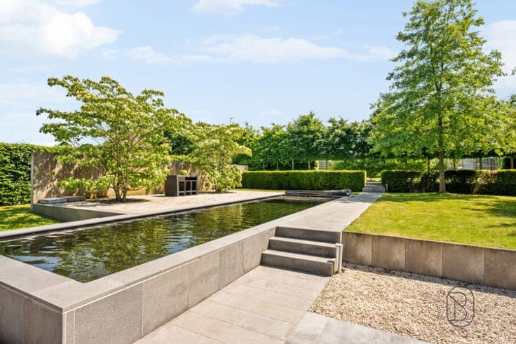 Spacious and energy-efficient villa with swimming pond