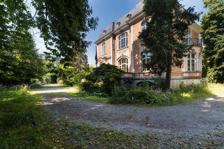 1,060 m² Mansion (Office Use) on a 2,300 m² plot