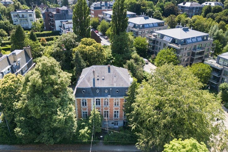 1,060 m² Mansion (Office Use) on a 2,300 m² plot