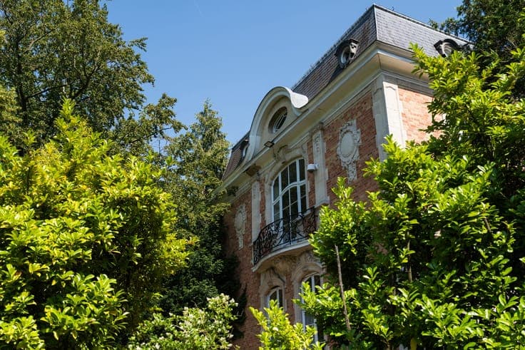 1,060 m² Mansion (Office Use) on a 2,300 m² plot