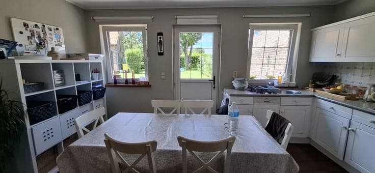 Nice semi-detached house with extra garage / storage.