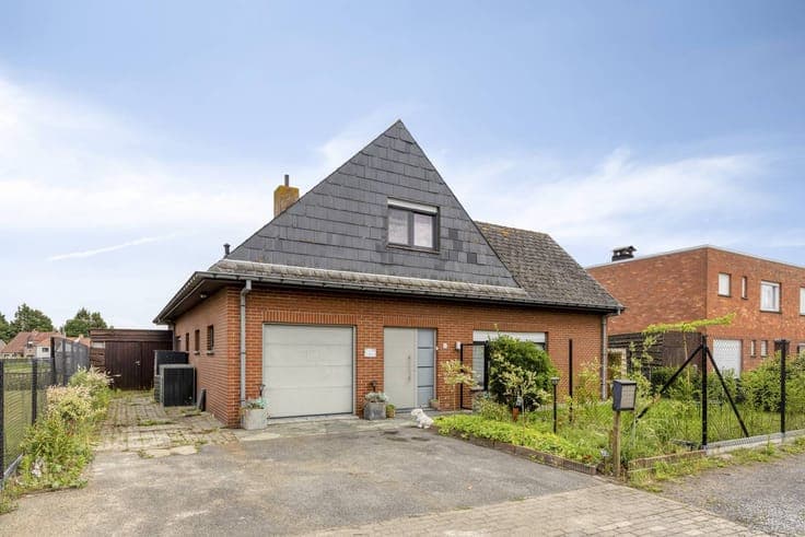 Detached house on a large plot for sale in Veldegem
