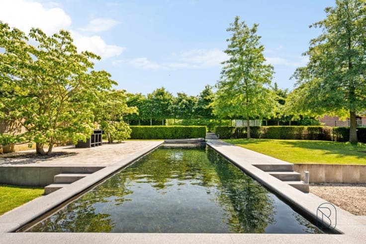Spacious and energy-efficient villa with swimming pond