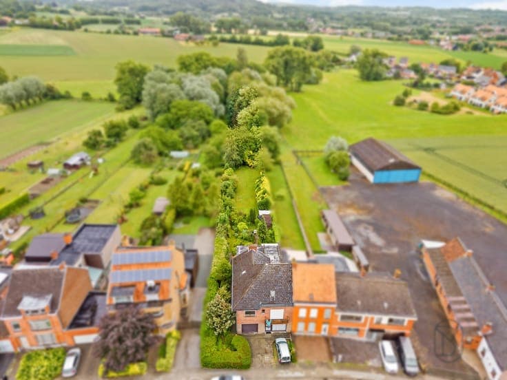Solid family home on an exceptional 2,330 m² lot