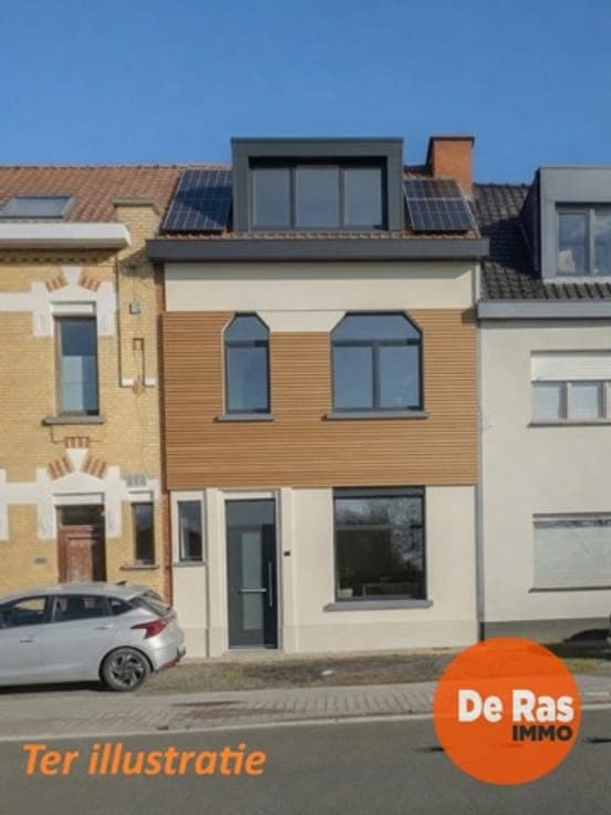 DEINZE - Te renoveren burgerwoning met tuin nabij centrum