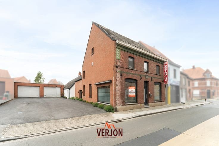 Veelzijdig handelspand met woonst te koop in Izegem!