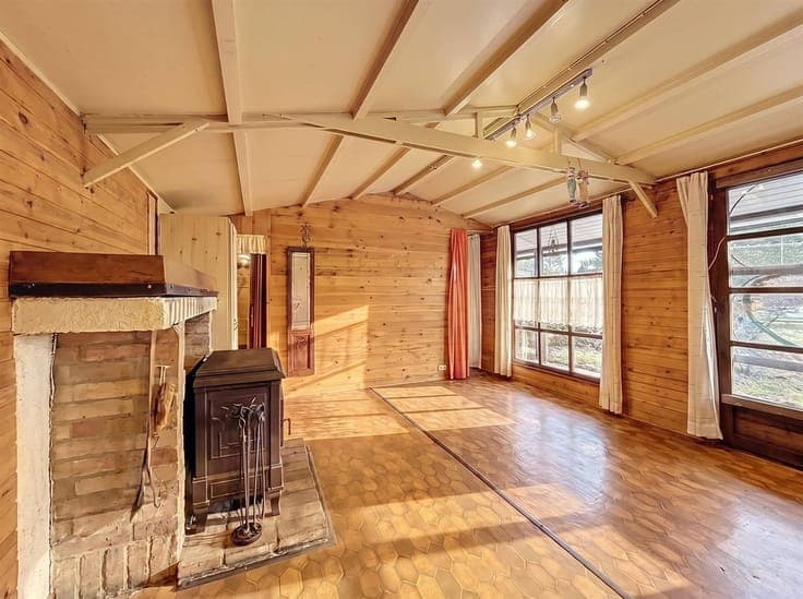 2 Bedroom Apartment in Hastiè re-Lavau