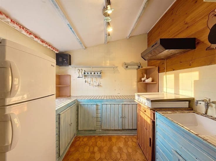 2 Bedroom Apartment in Hastiè re-Lavau