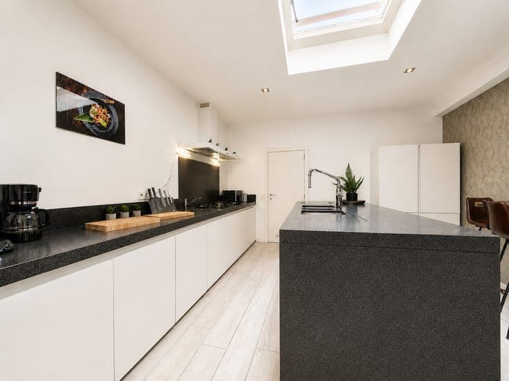 Instapklare, gerenoveerde woning met zongericht terras in...